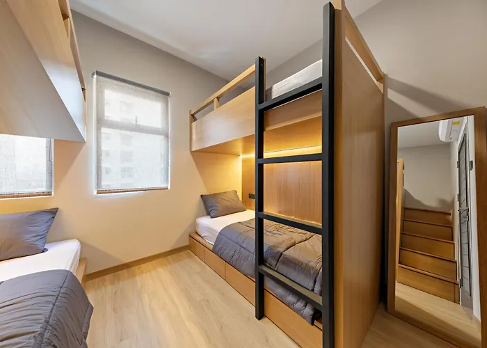 Newly Renovated 2Br Apt And Direct Mall Access